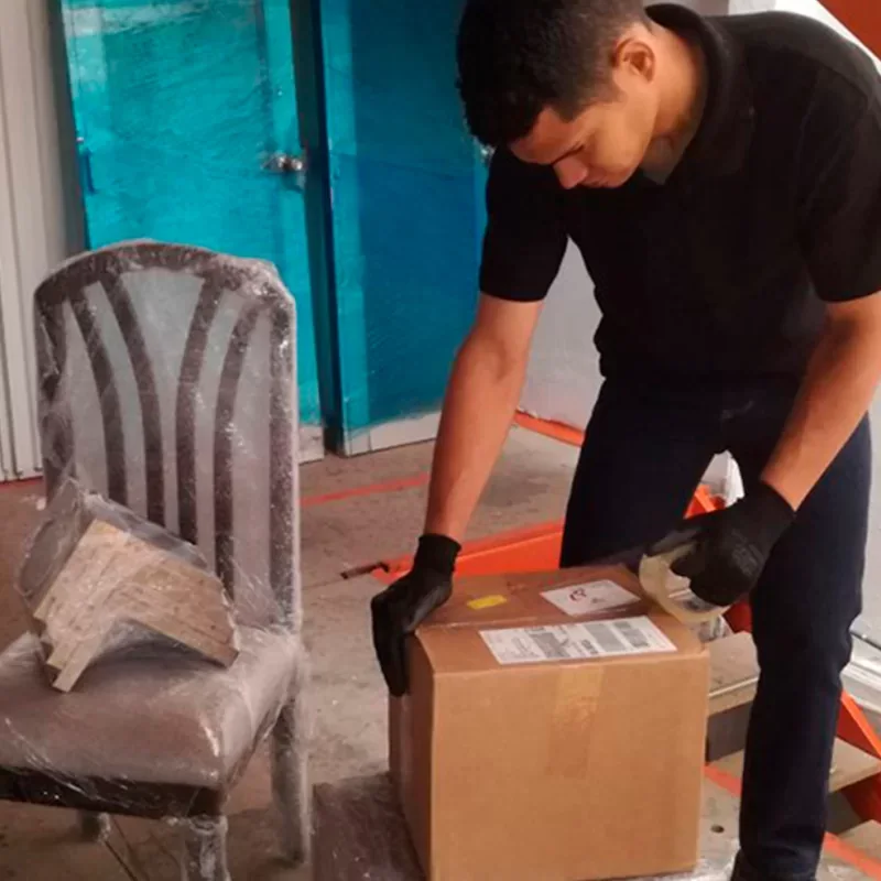 Servicio de embalaje y protección de pertenencias